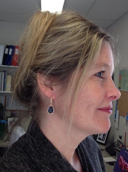 Orecchino artigianale delicato