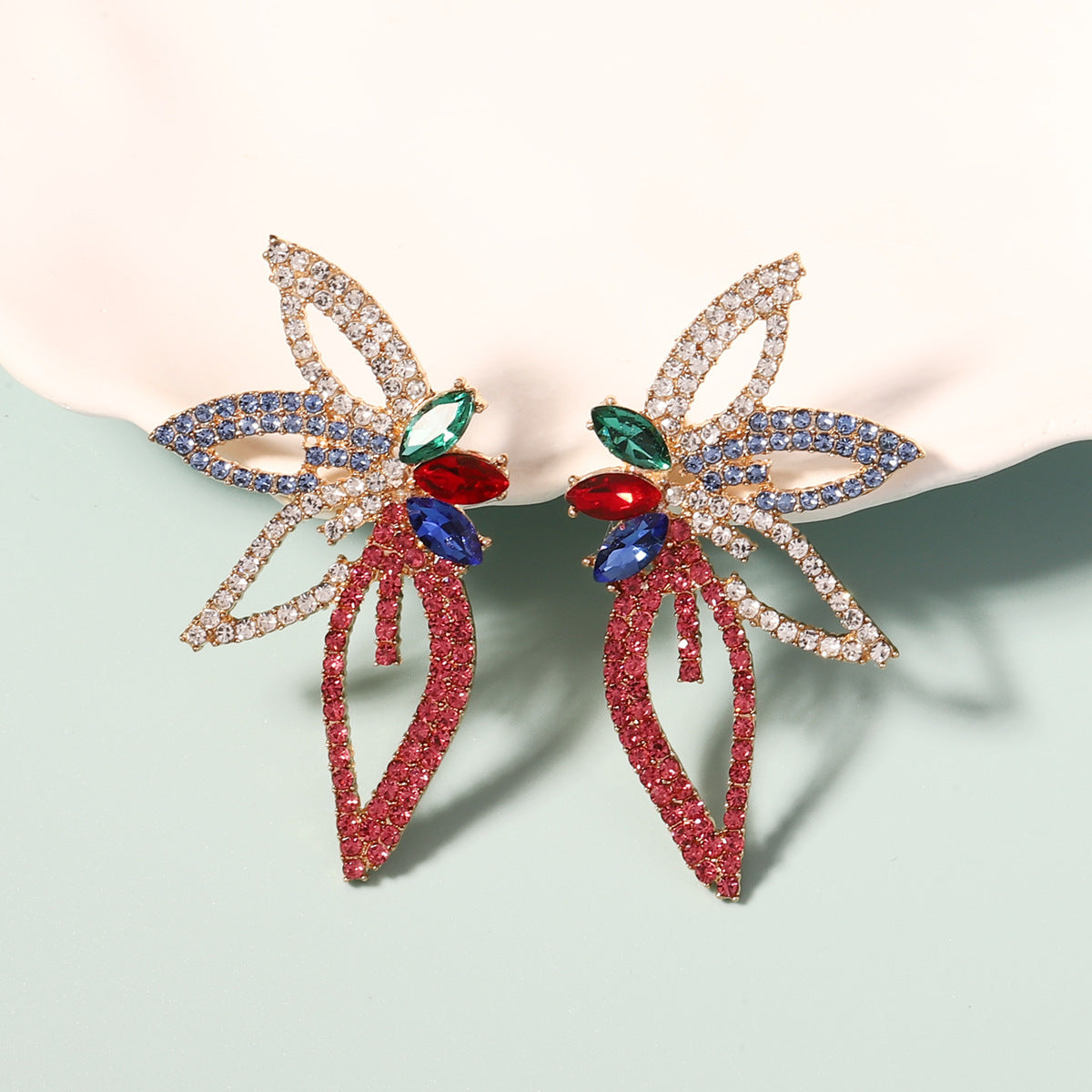 Orecchino artigianale delicato