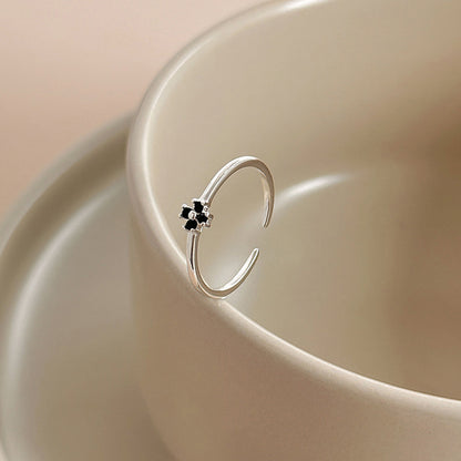 Orecchino artigianale delicato