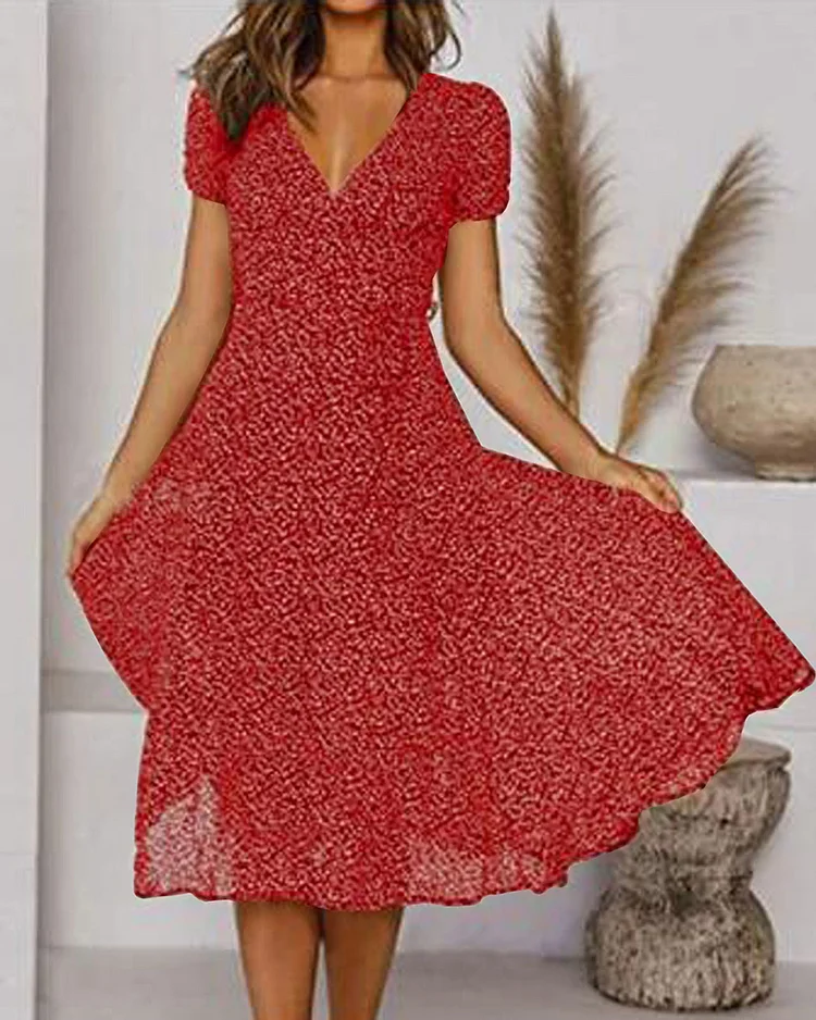 ER | Abito in chiffon stampato con maniche corte e scollatura a V