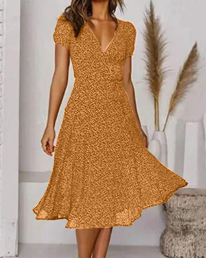 ER | Abito in chiffon stampato con maniche corte e scollatura a V