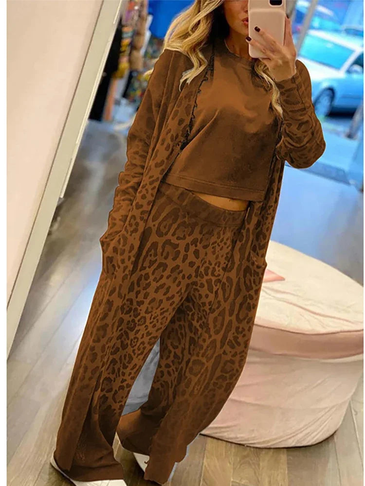 LP | Set composto da gilet leopardato, tasca a maniche lunghe e pantaloni con elastico in vita