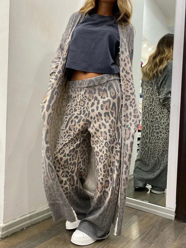 LP | Set composto da gilet leopardato, tasca a maniche lunghe e pantaloni con elastico in vita