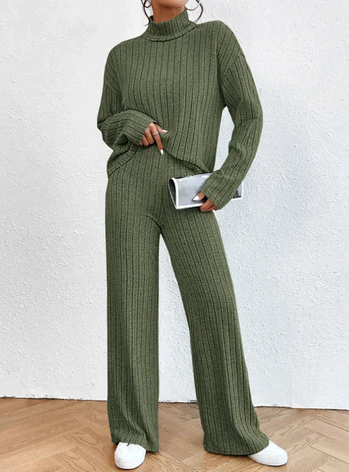 LP | Pantaloni in maglia e maglione a collo alto