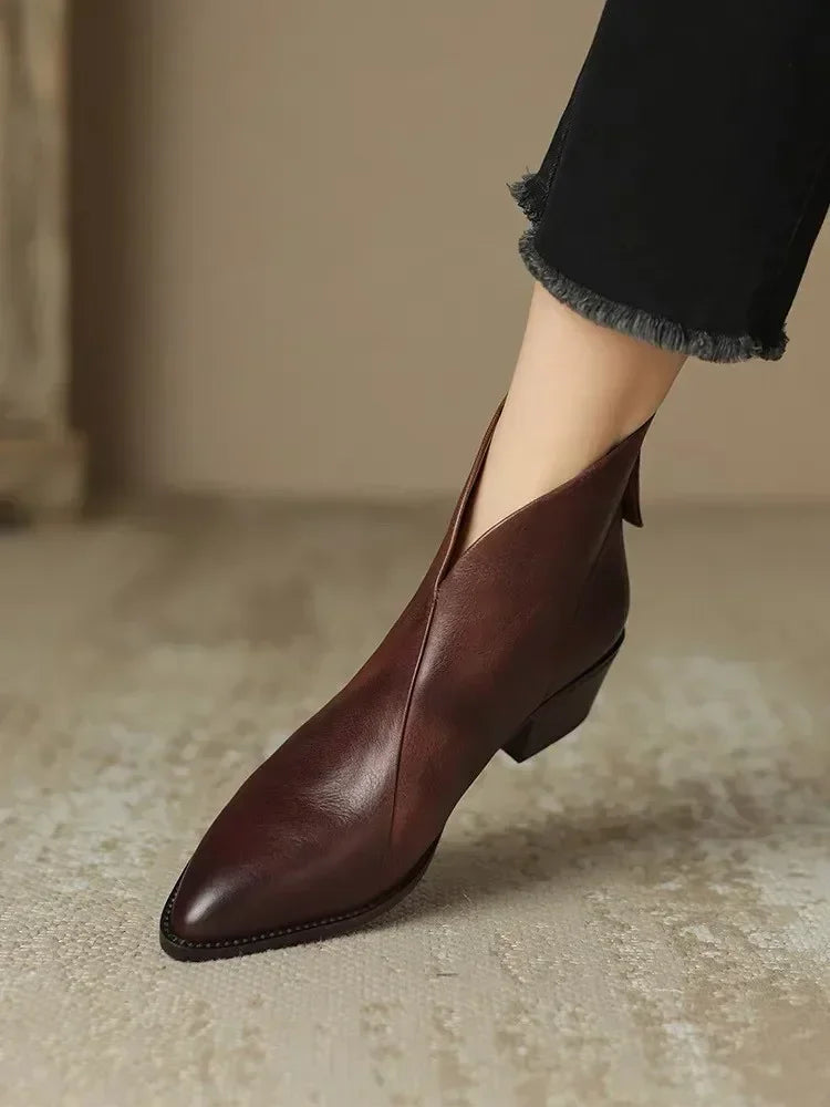 ER | Stivaletto affusolato con tacco a blocco