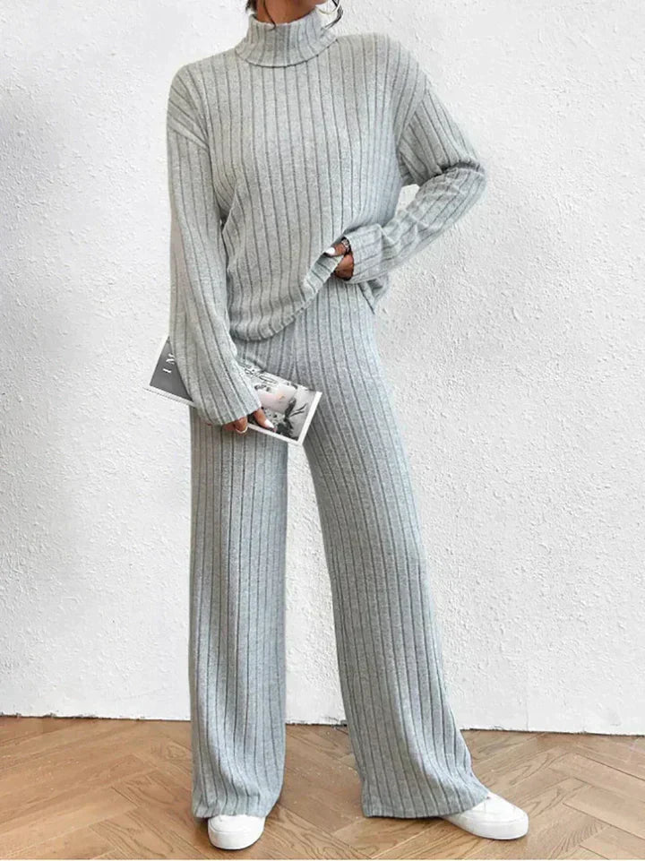 LP | Pantaloni in maglia e maglione a collo alto