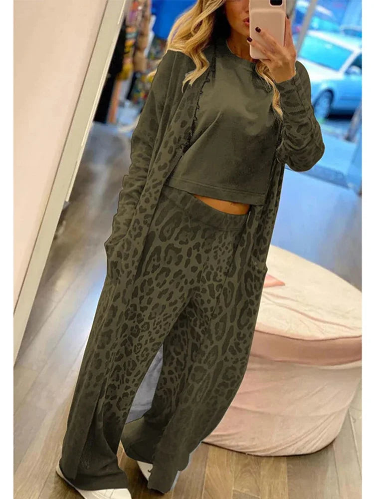 LP | Set composto da gilet leopardato, tasca a maniche lunghe e pantaloni con elastico in vita