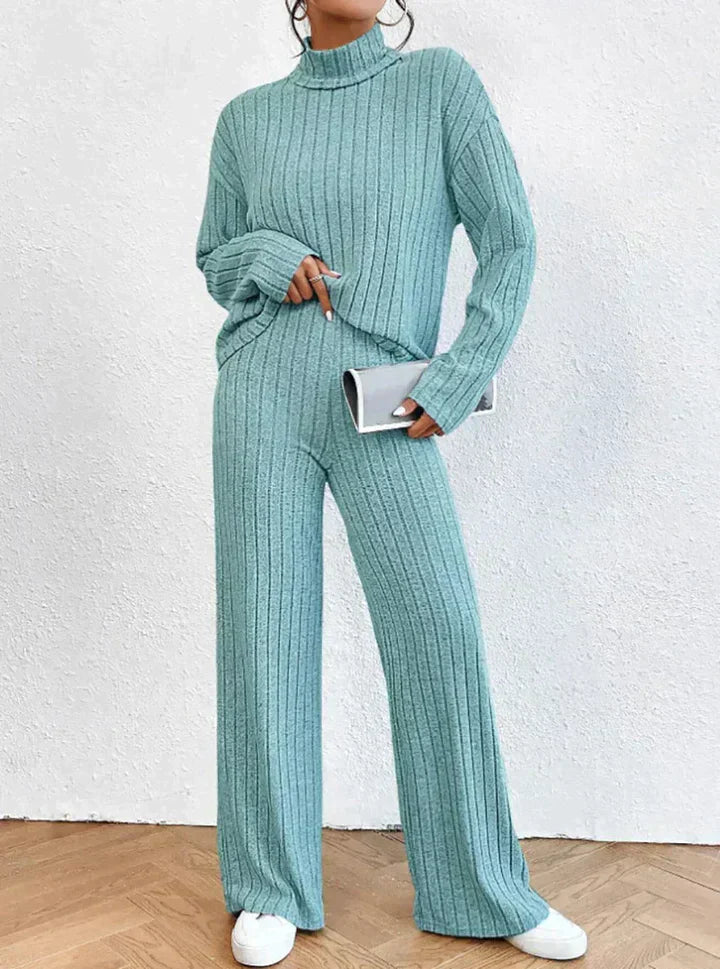 LP | Pantaloni in maglia e maglione a collo alto