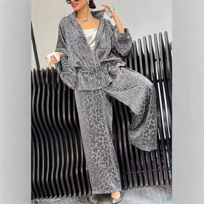 LP | Set composto da gilet leopardato, tasca a maniche lunghe e pantaloni con elastico in vita