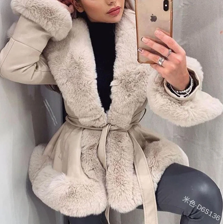 LP | elegante cappotto di pelliccia
