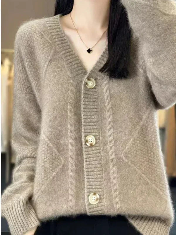 Cardigan in misto cashmere con bordo a trecce delicato e chiusura a bottoni