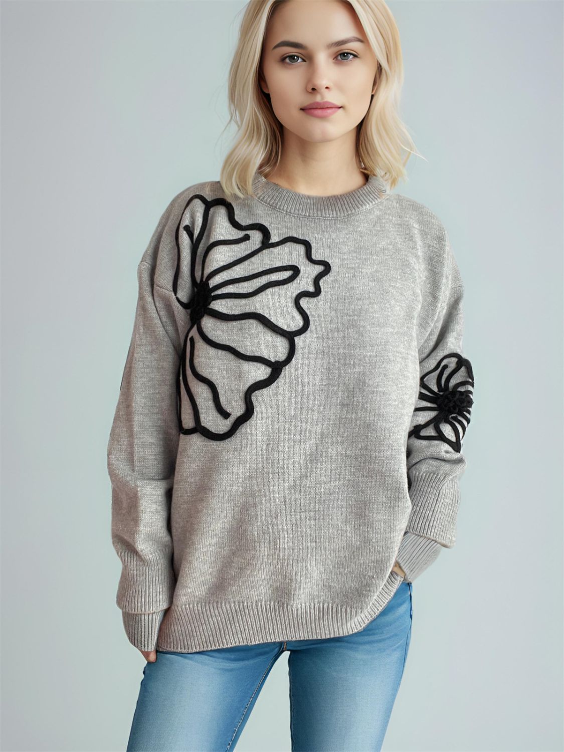 Gerda® | Long-sleeved sweater with a floral crew neck