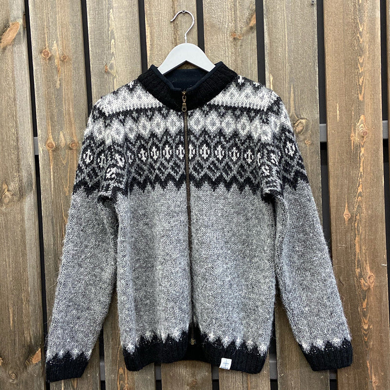 Cardigan dal design classico