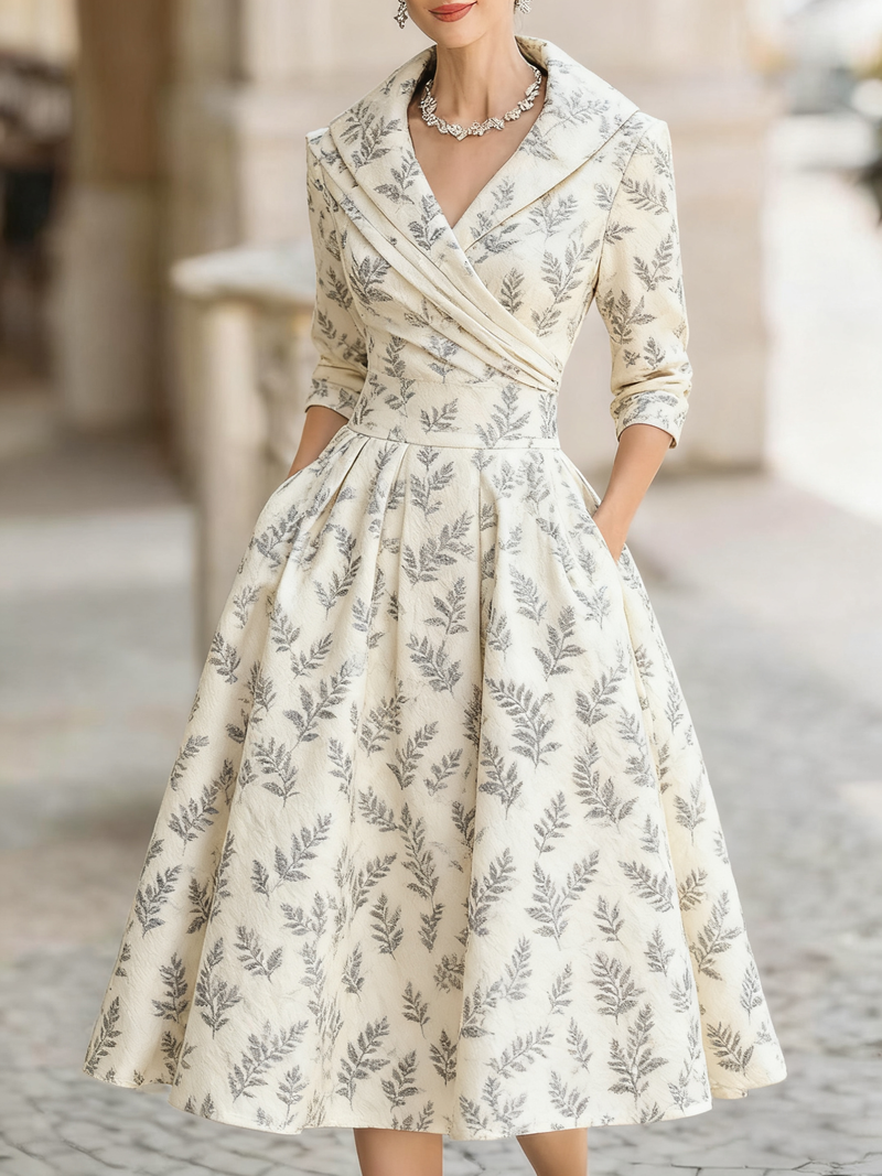 Vestito dal design curato