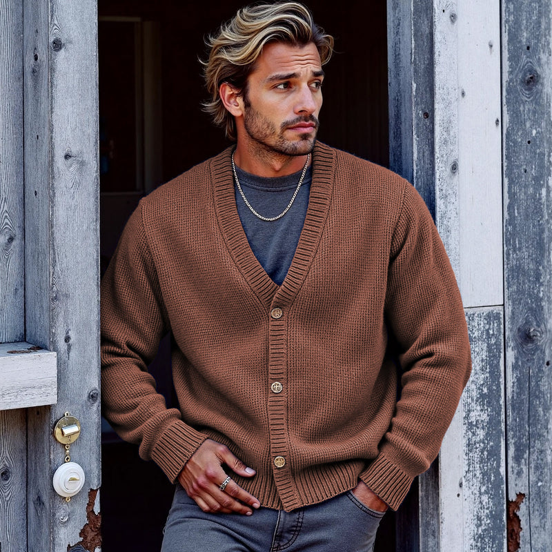 Cardigan dal design curato