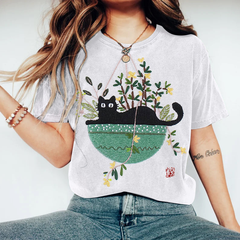 Abstract Creative Floral Black Cat Embroidery Pattern Drawing Art T-Shirt elevenforest