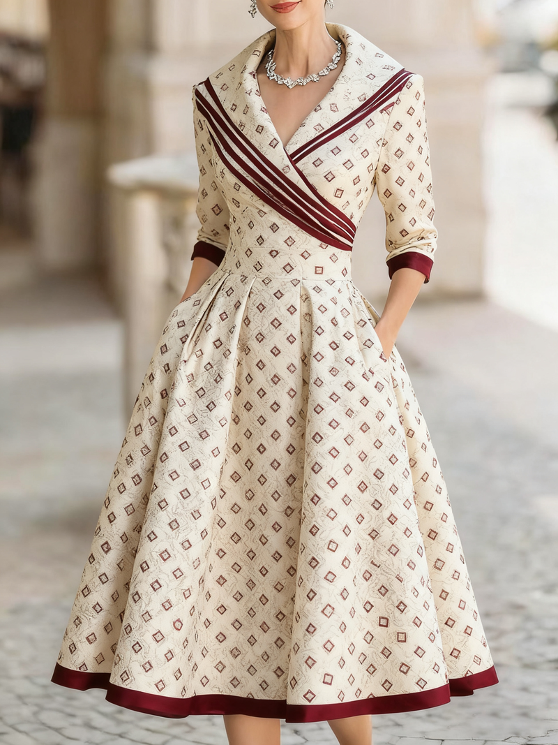 Vestito dal design curato