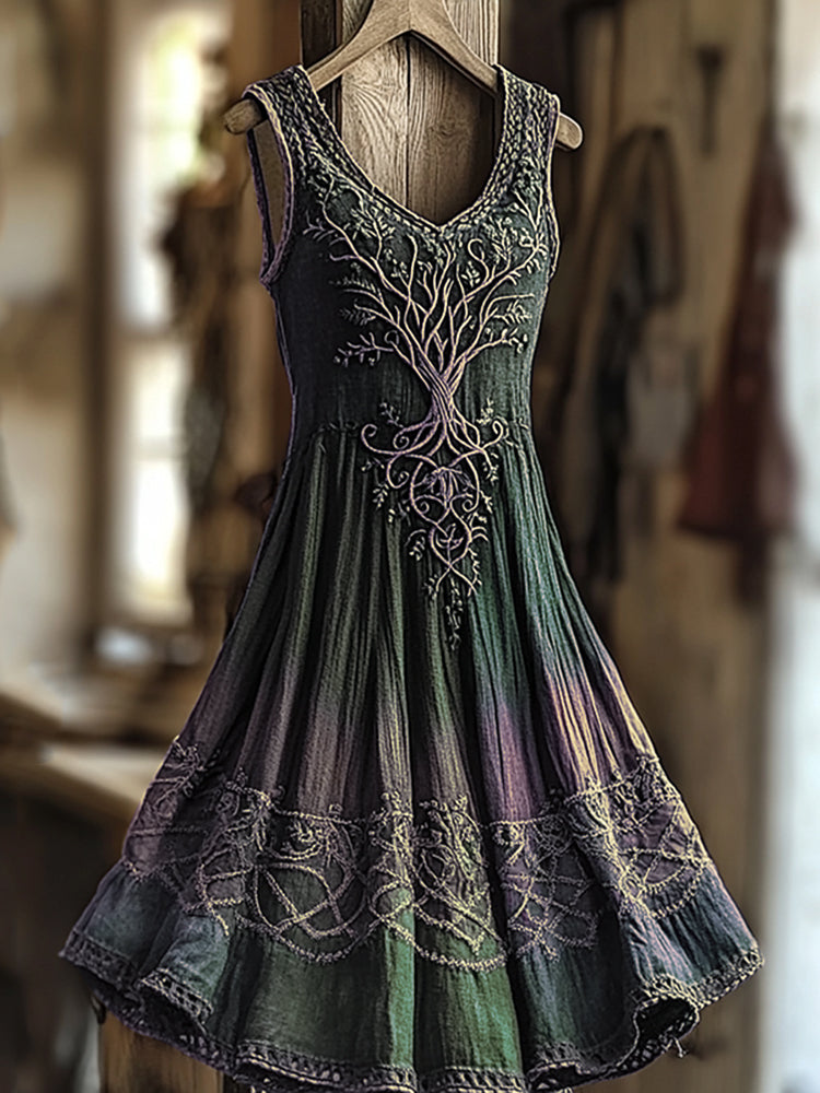 Vestito dal design curato