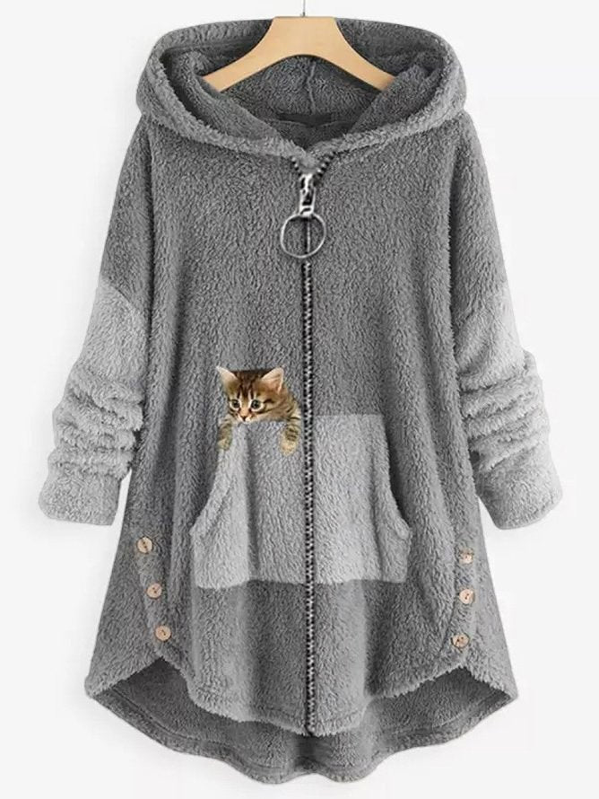 Cappotto in pile con cappuccio, pannelli colorblock e tasca ricamata con gattino